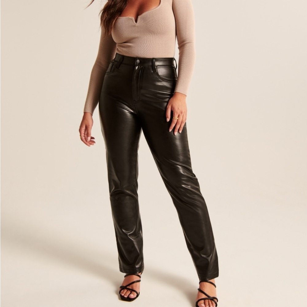 Abercrombie & Fitch Curve Love Vegan Leather 90s Straight Pant, 27R, Black